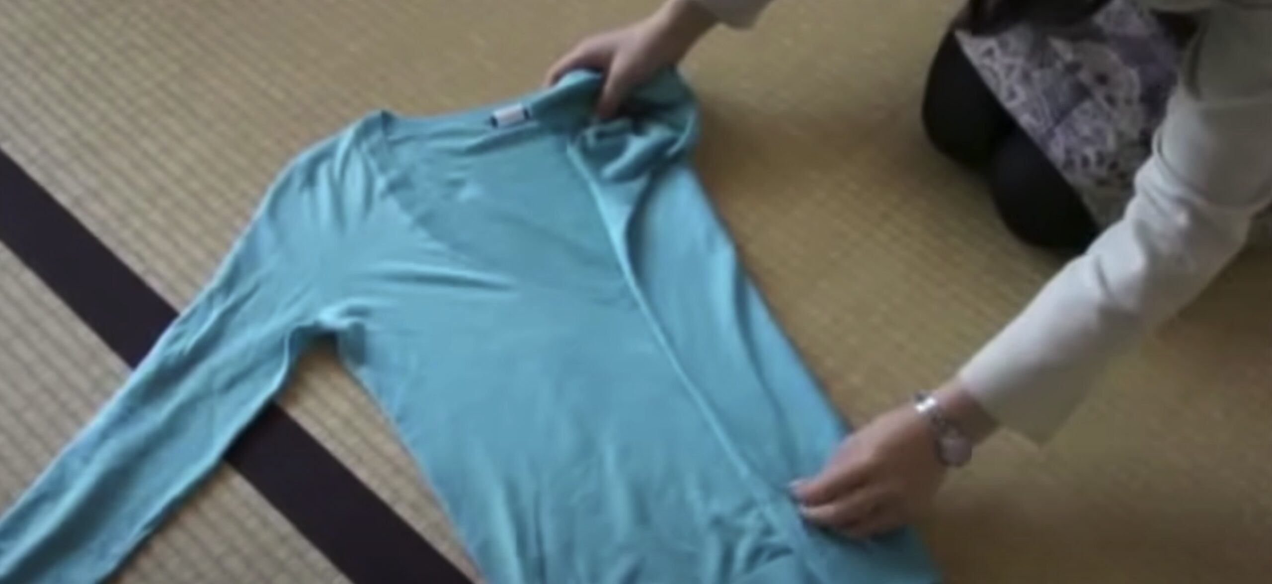 folding t-shirt